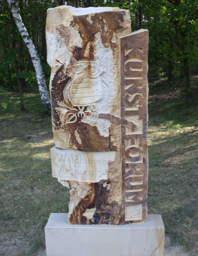 Lansmann: Sandstein Stele Ahmsen