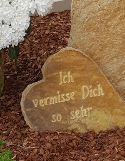 Lansmann: Grabstein Herz