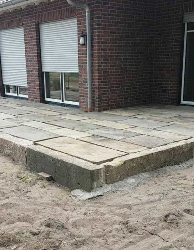 Lansmann: Terrasse mit alten Sandsteinplatten