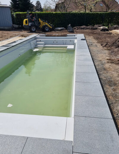 Poolanlage neu mit Keramikﬂisen
